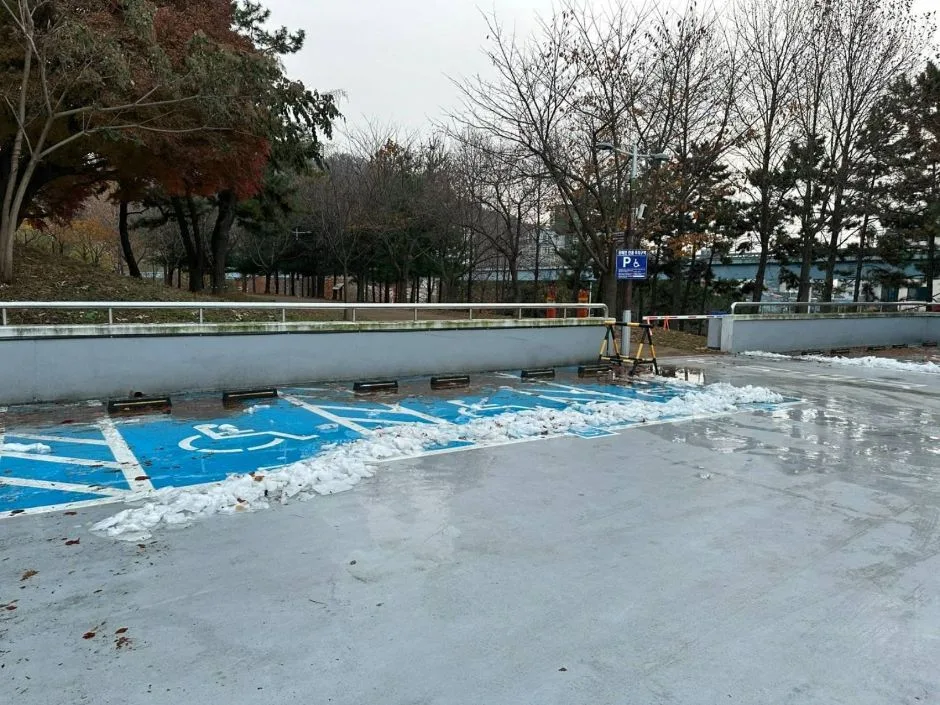 월미공원 월미전망대_화장실 및 전망대 진입로